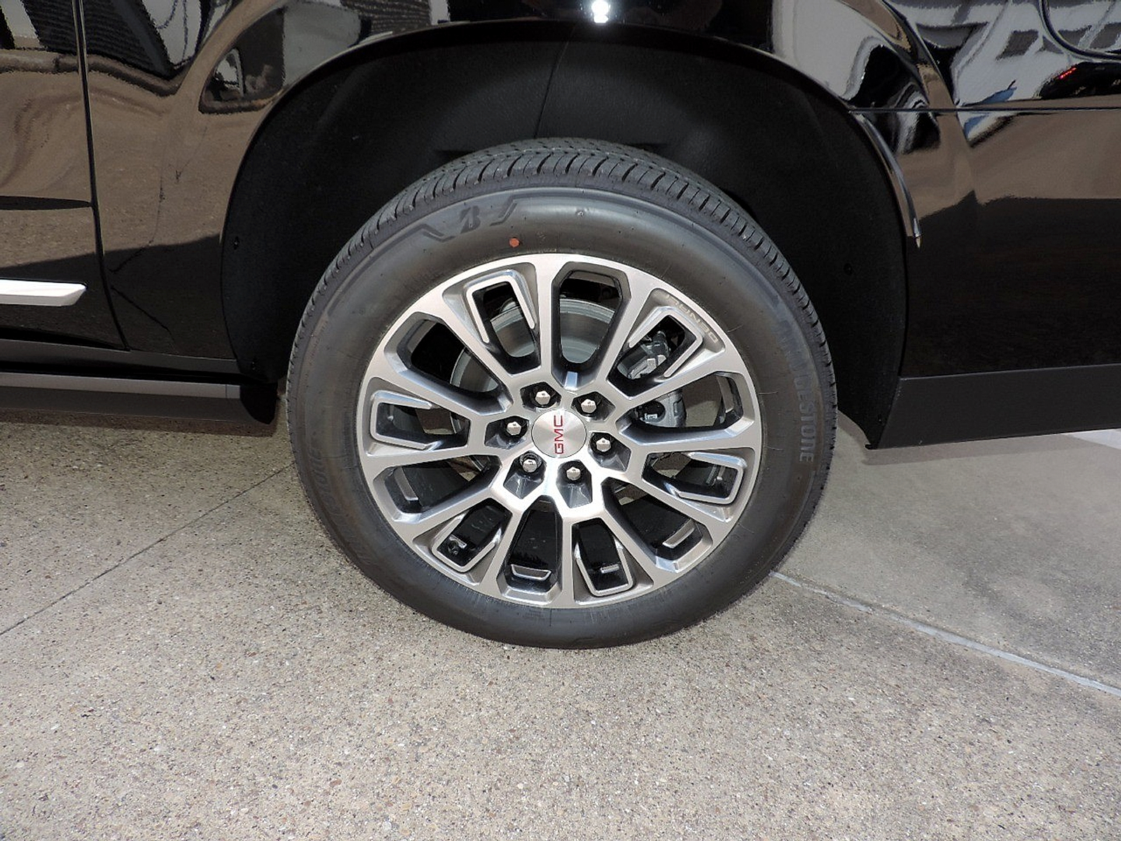 2026 GMC Yukon XL Denali - Photo 16