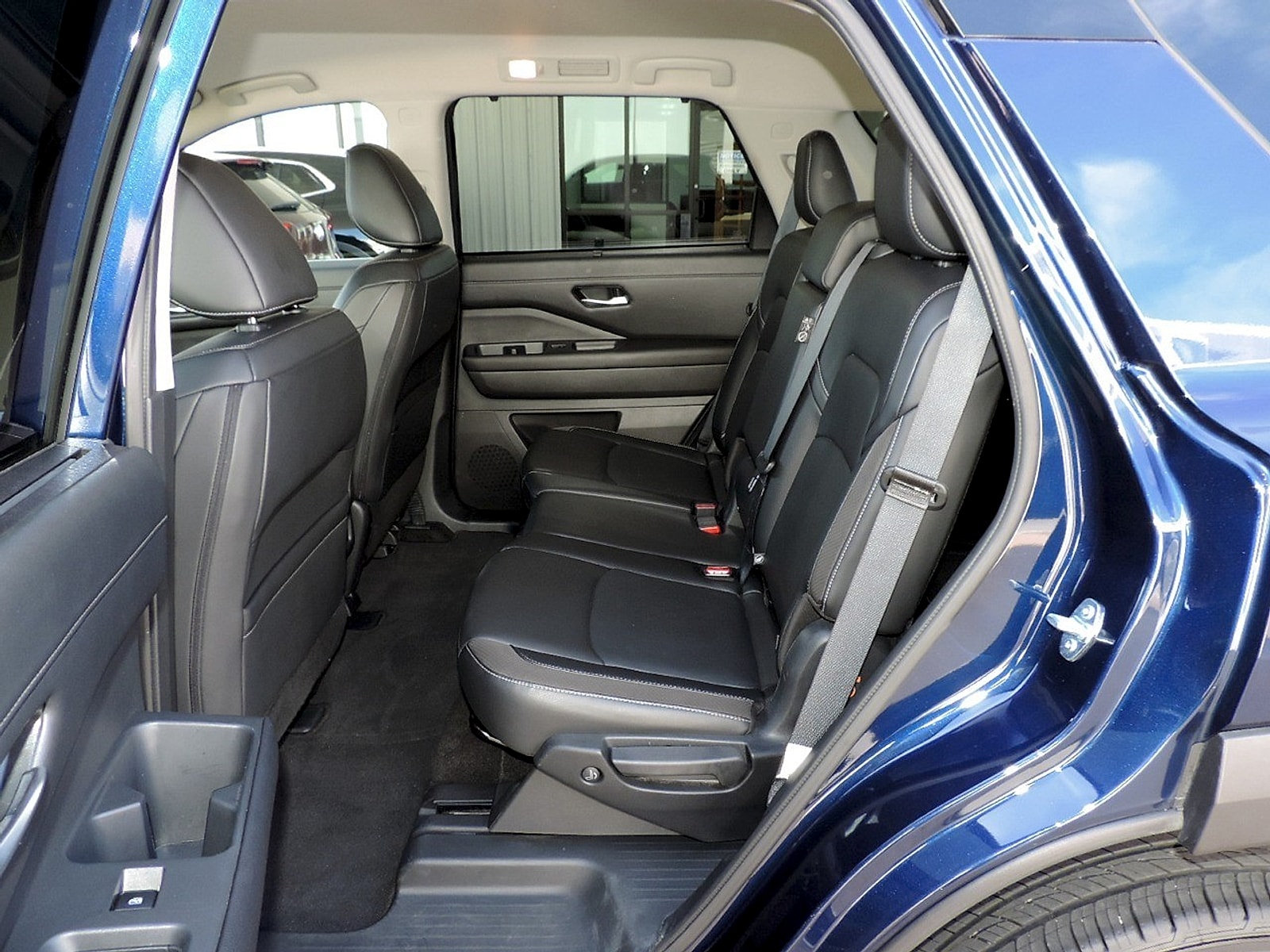 2025 Nissan Pathfinder SL - Photo 13