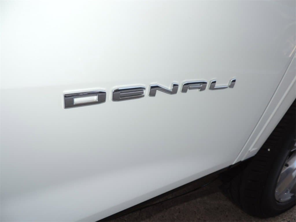 2026 GMC Acadia Denali - Photo 19