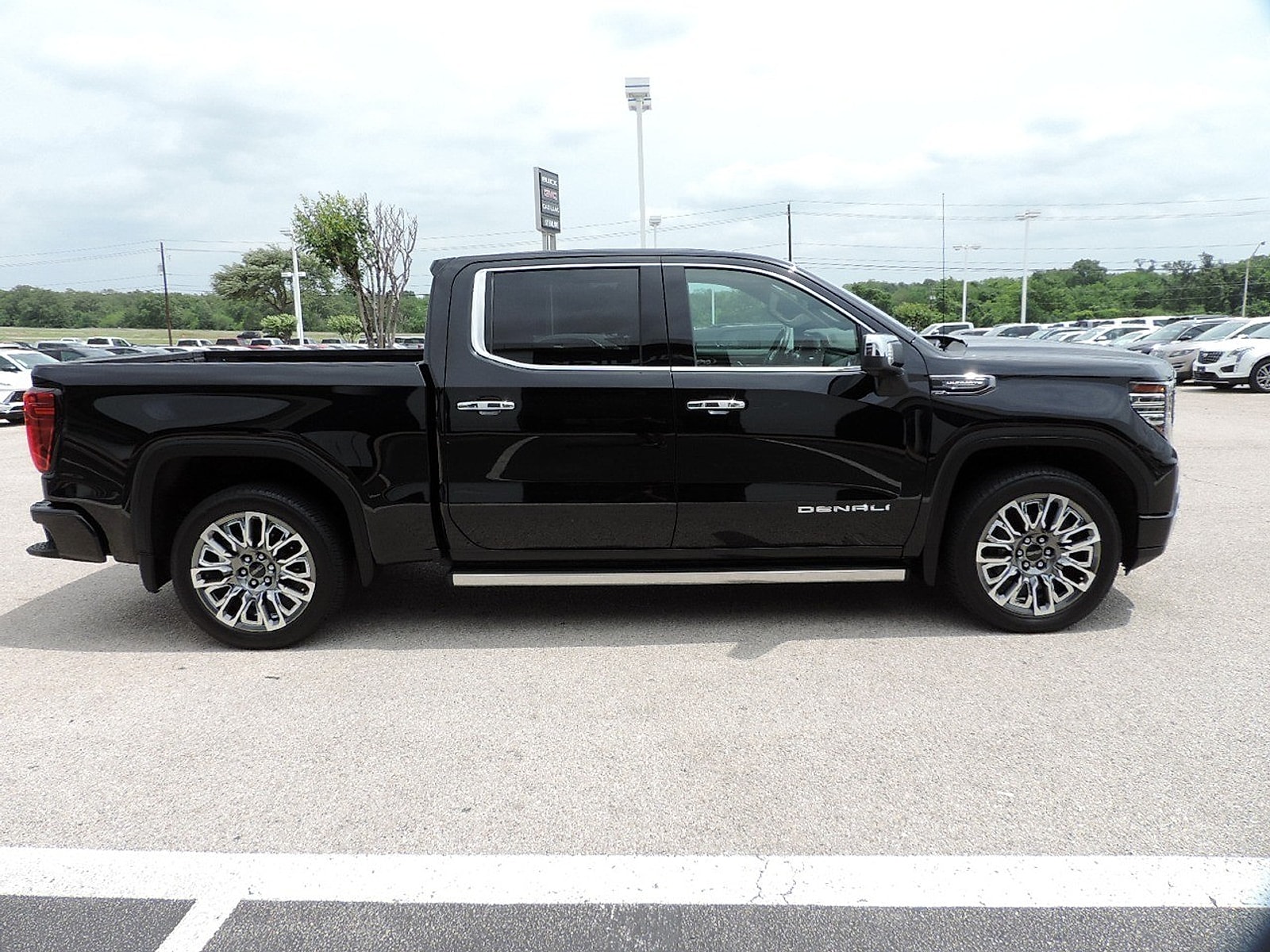 2026 GMC Sierra 1500 Denali Ultimate - Photo 4