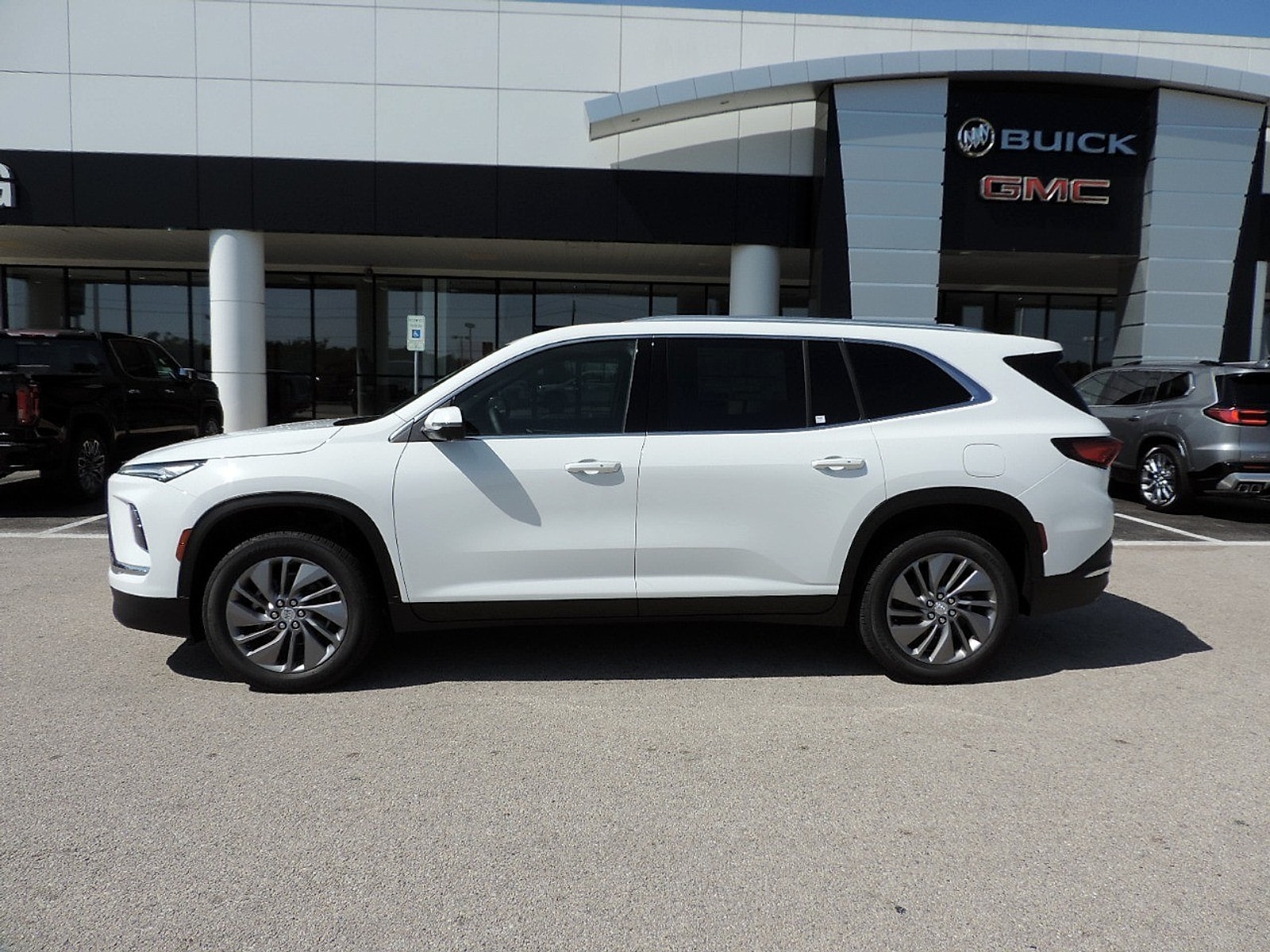 2027 Buick Enclave Preferred - Photo 8