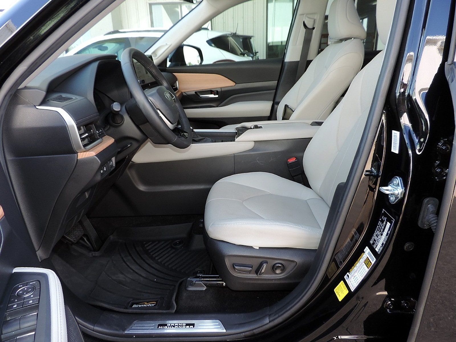 2024 Toyota Grand Highlander Limited - Photo 18