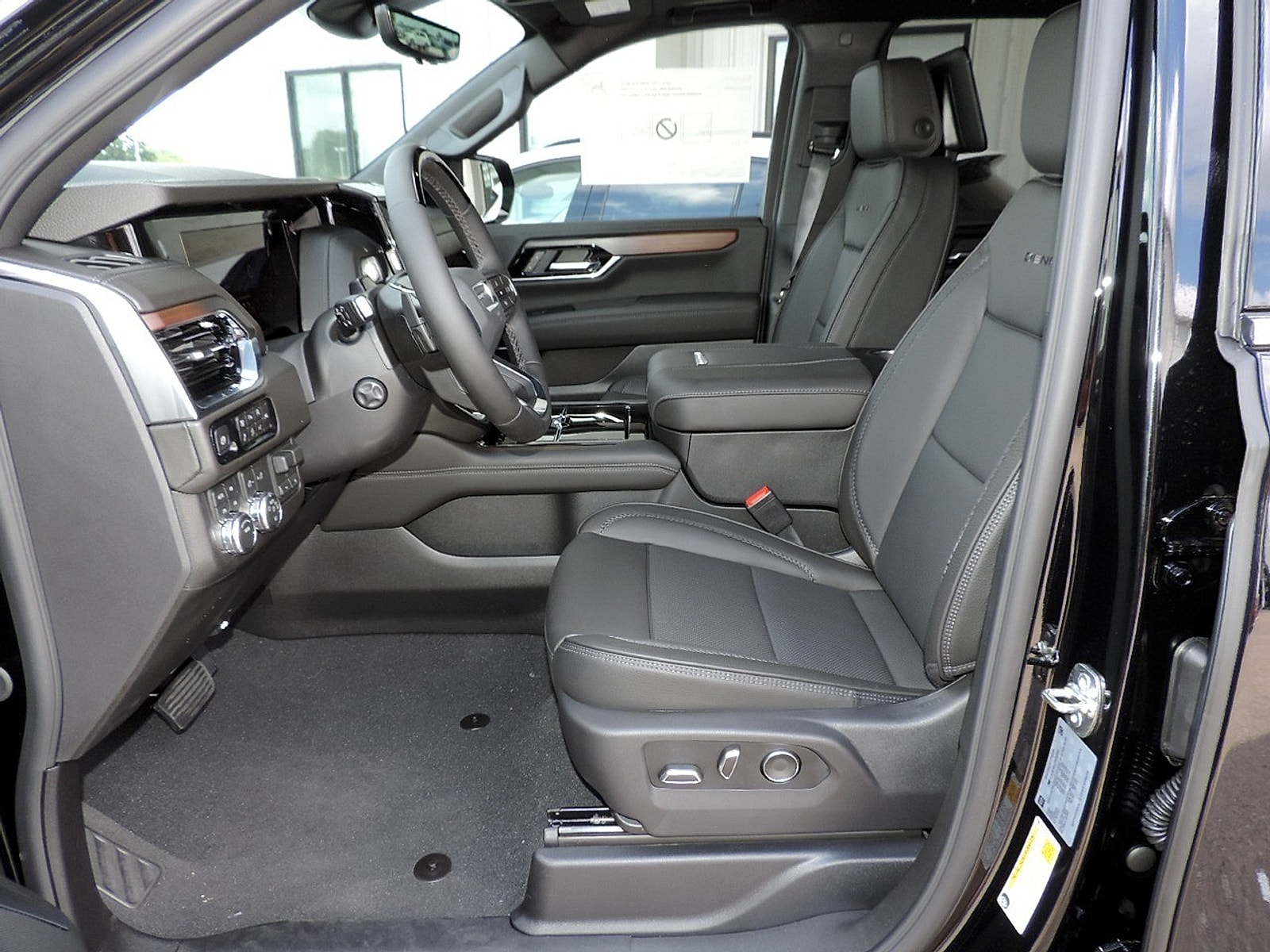 2026 GMC Yukon XL Denali - Photo 18