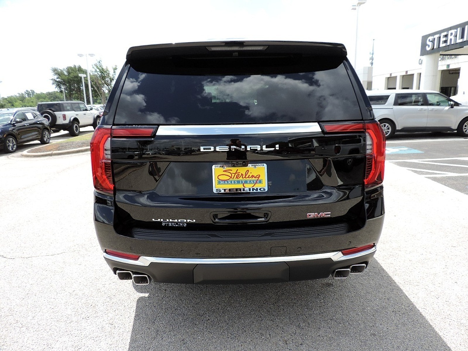 2026 GMC Yukon XL Denali - Photo 6