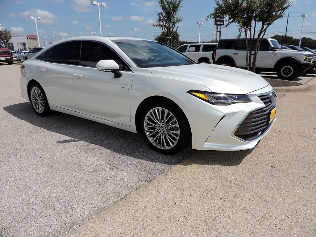 Used 2019 Toyota Avalon Hybrid Limited Sedan