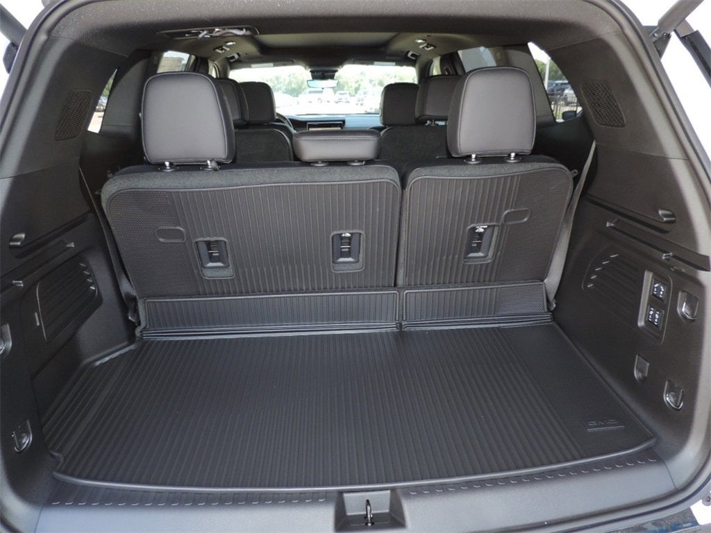 2026 GMC Acadia Denali - Photo 15