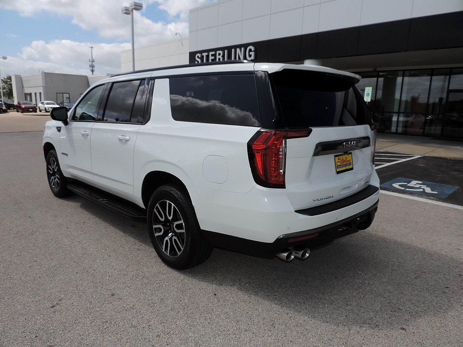 2024 GMC Yukon XL AT4 - Photo 7