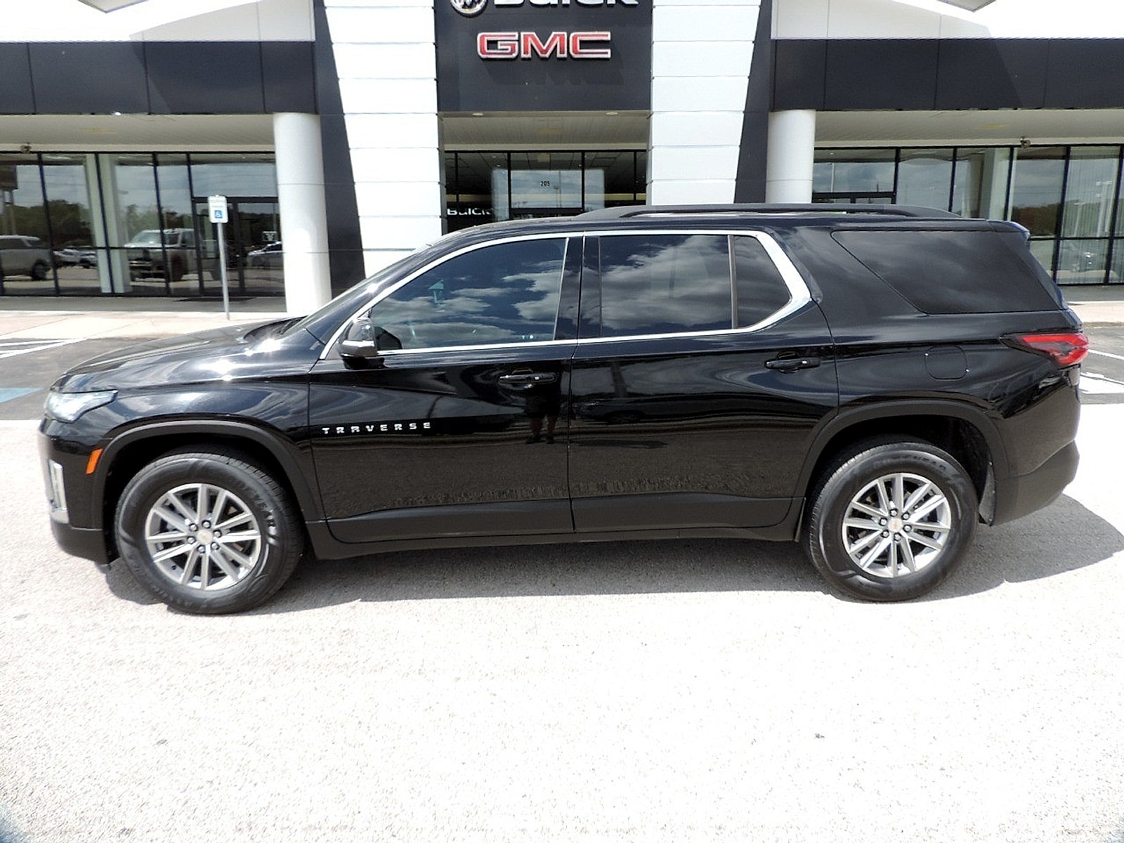 2022 Chevrolet Traverse 1LT - Photo 8