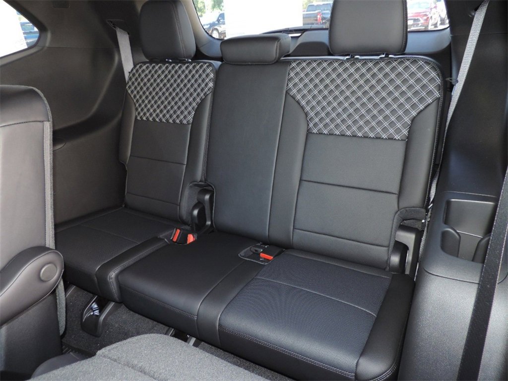 2026 GMC Acadia Denali - Photo 13