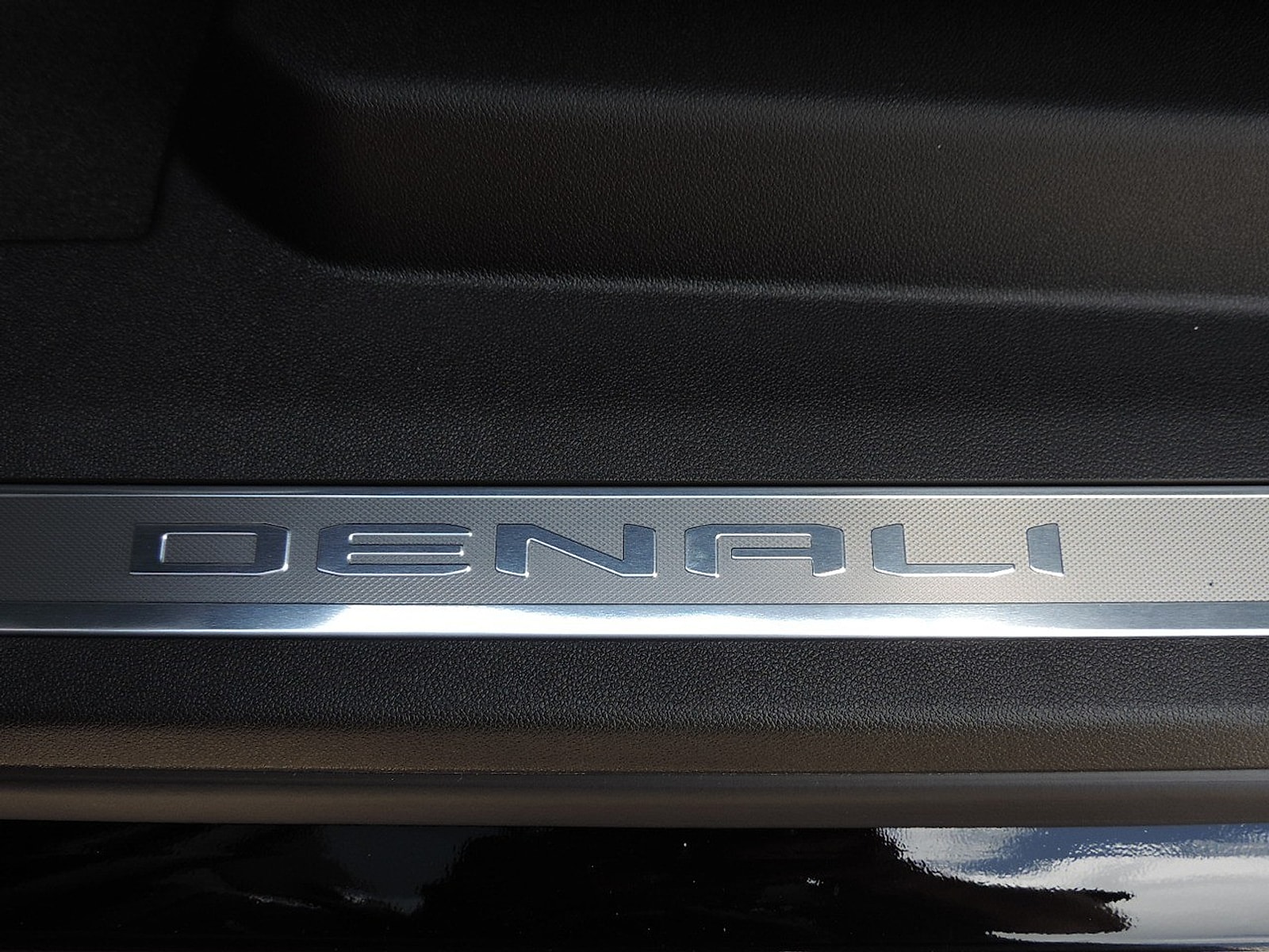 2026 GMC Yukon XL Denali - Photo 23