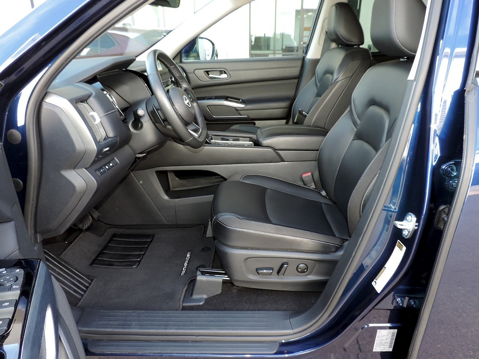2025 Nissan Pathfinder SL - Photo 12