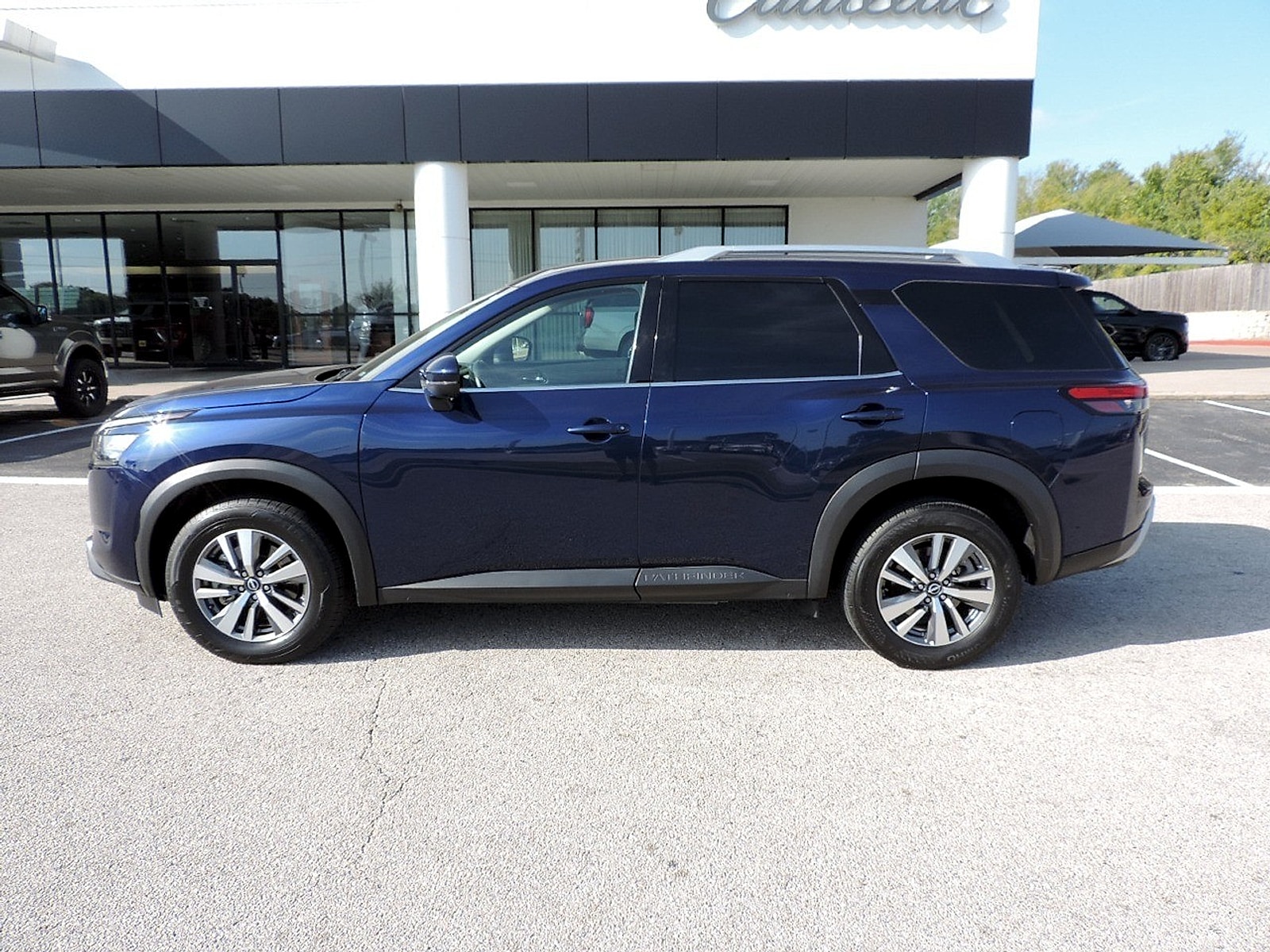 2025 Nissan Pathfinder SL - Photo 8