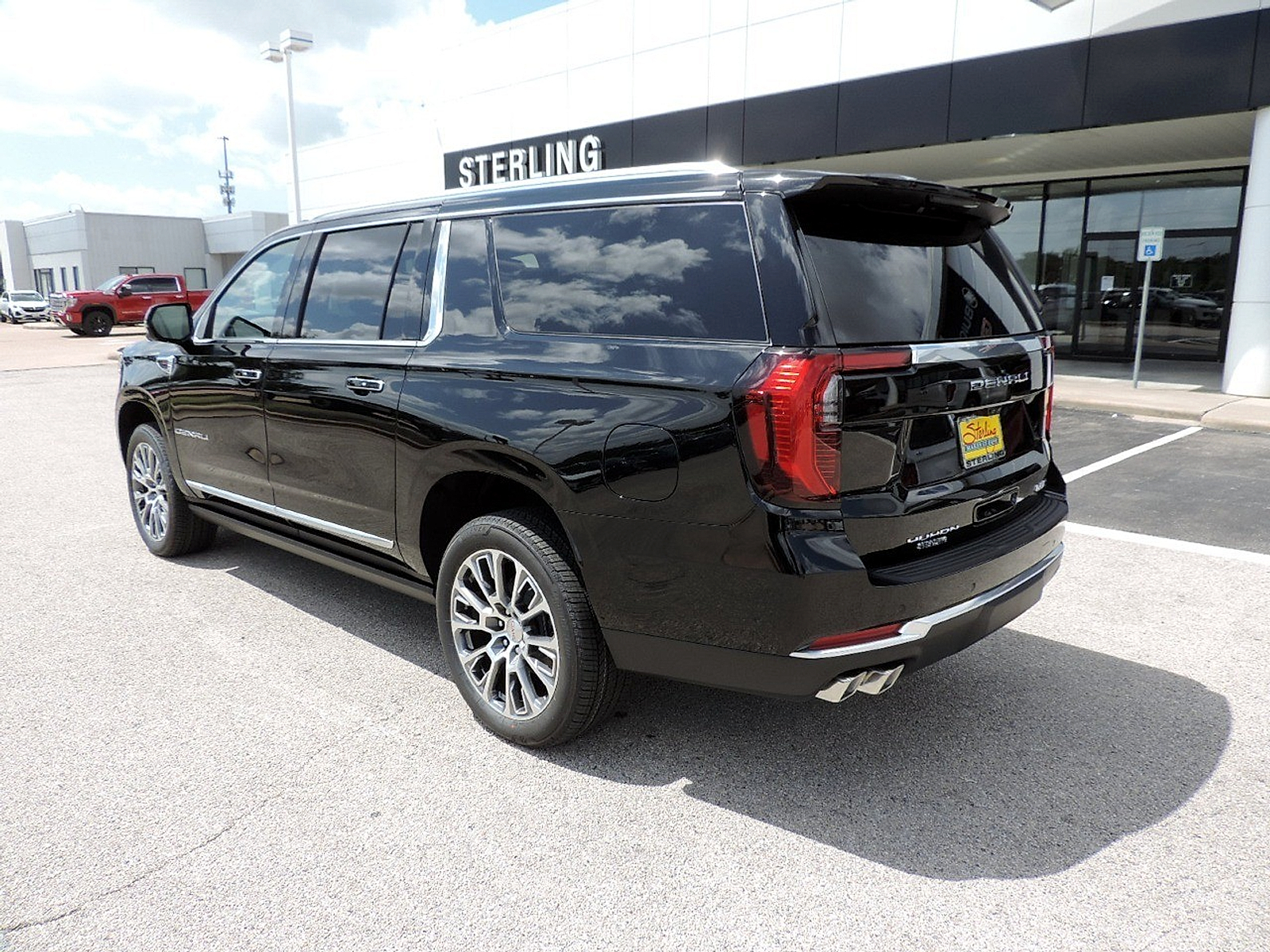 2026 GMC Yukon XL Denali - Photo 7