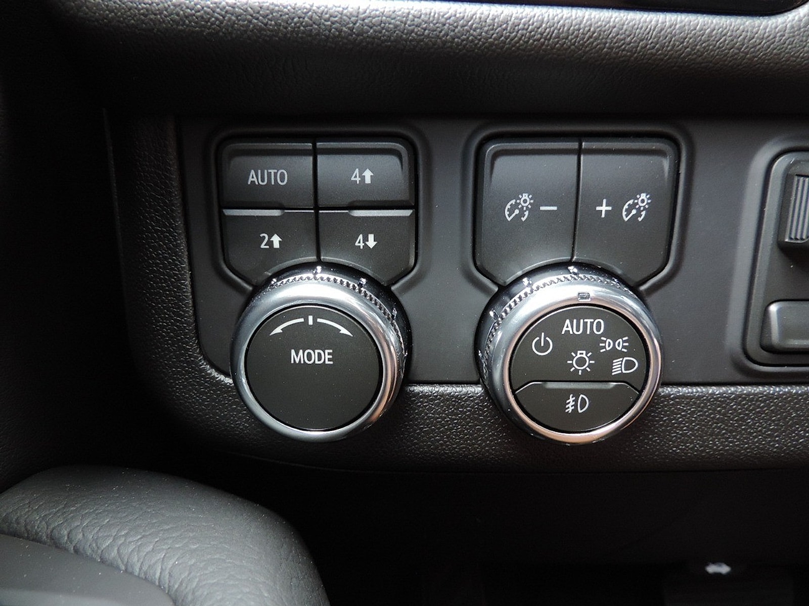 2026 GMC Yukon XL Denali - Photo 29