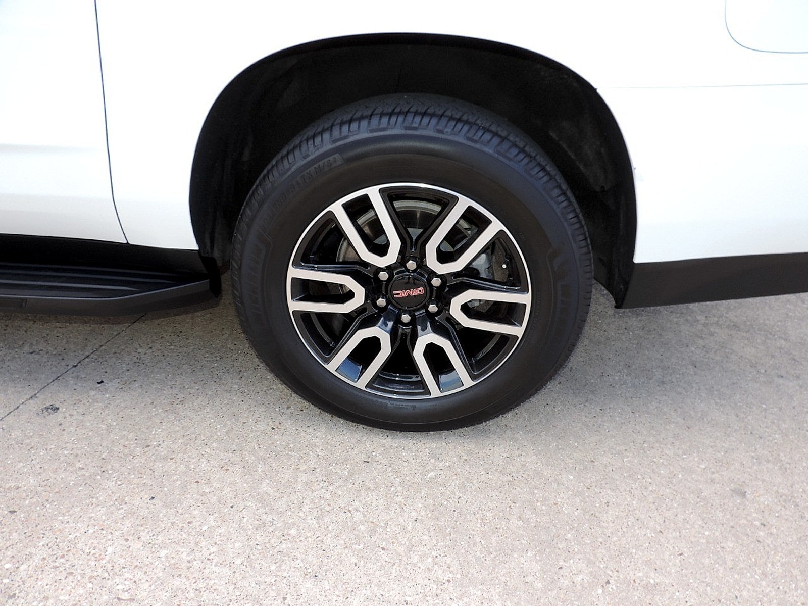 2024 GMC Yukon XL AT4 - Photo 9