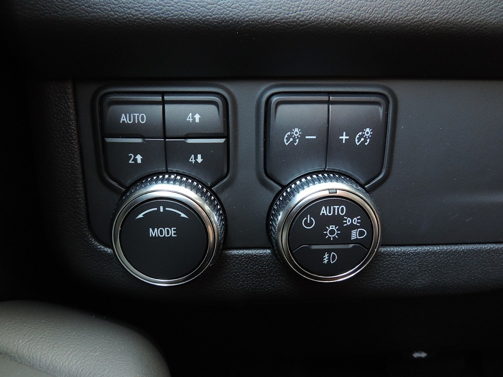 2024 GMC Yukon XL AT4 - Photo 27