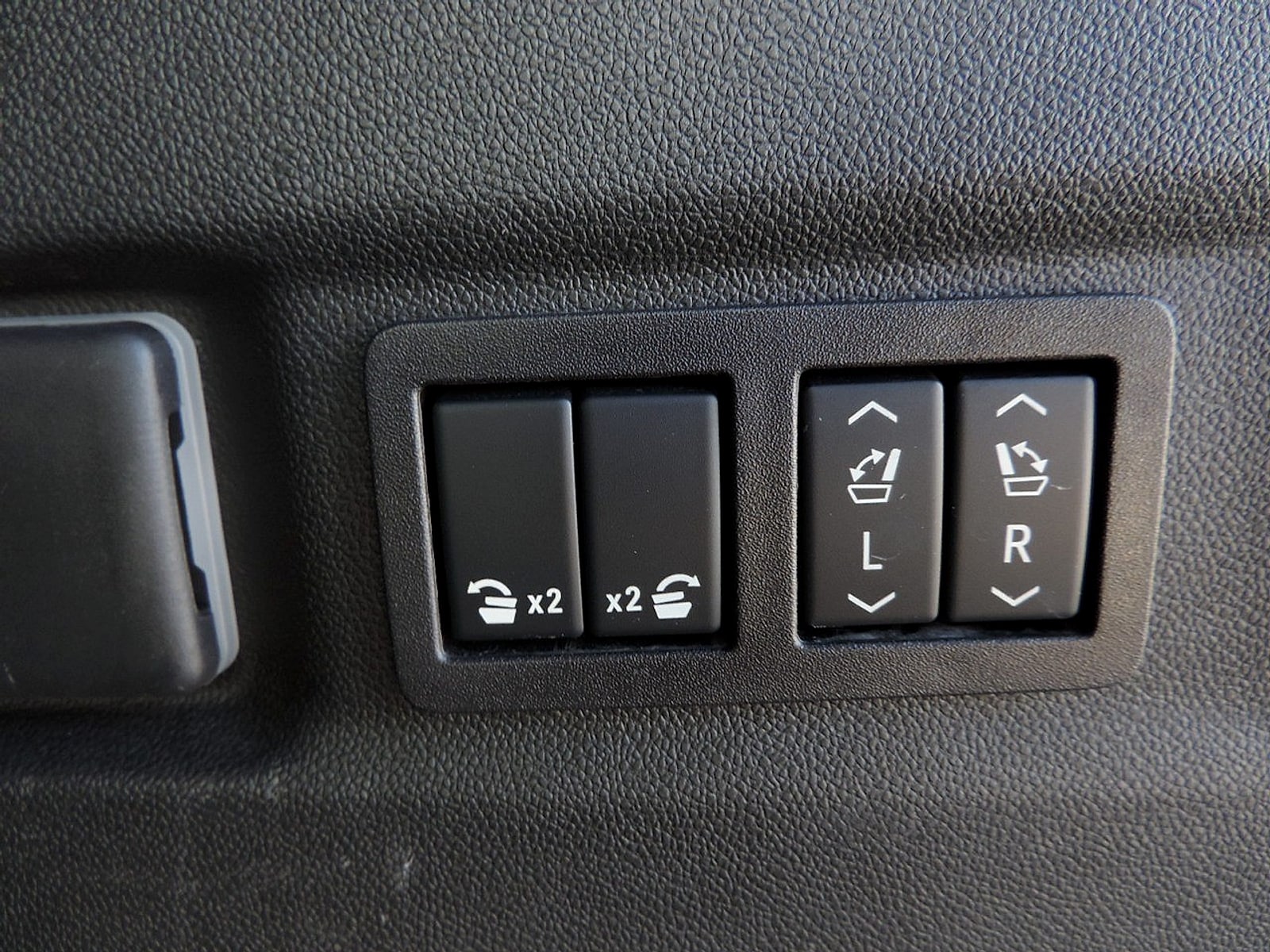 2026 Chevrolet Suburban Premier - Photo 21