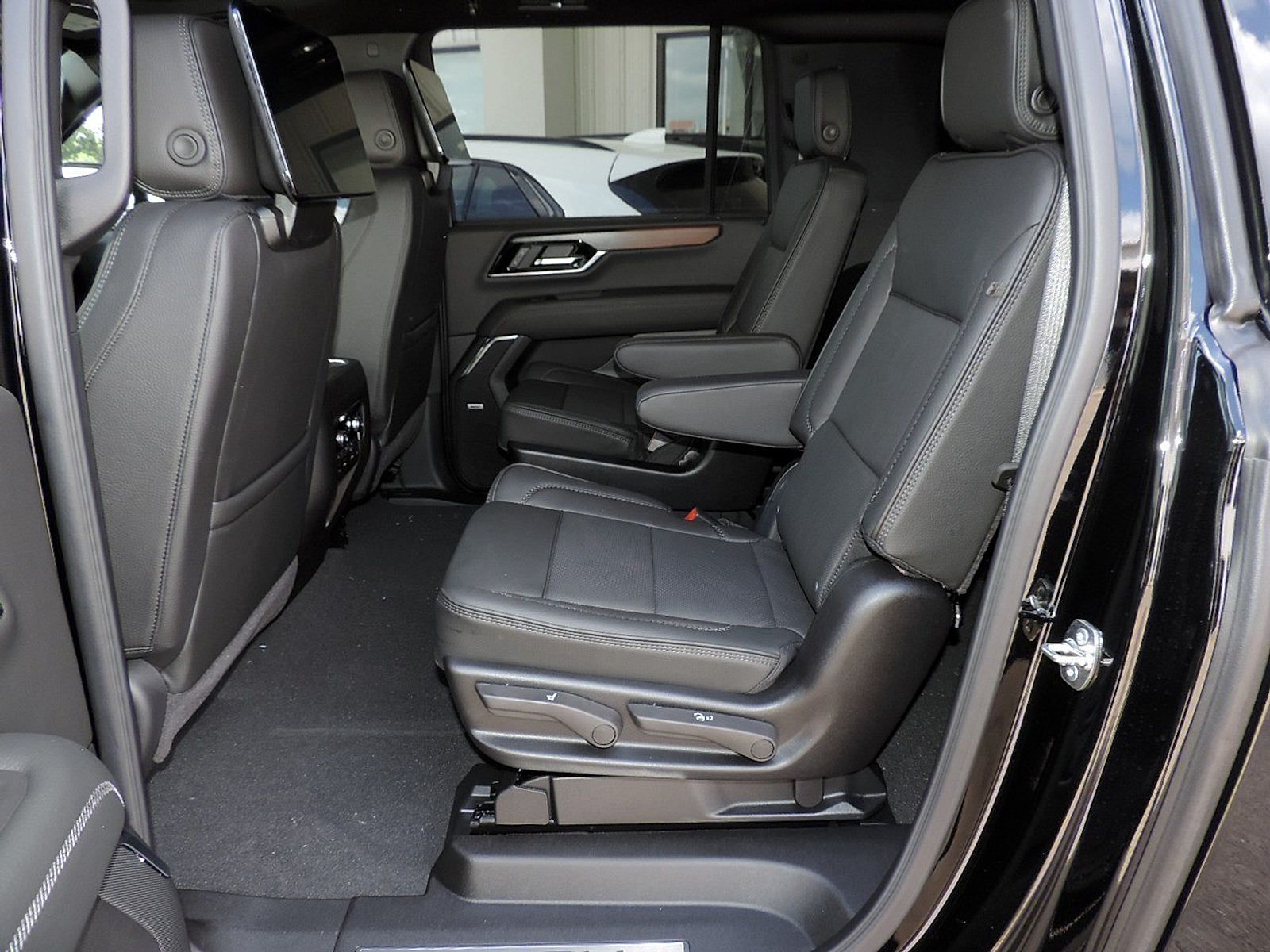 2026 GMC Yukon XL Denali - Photo 19