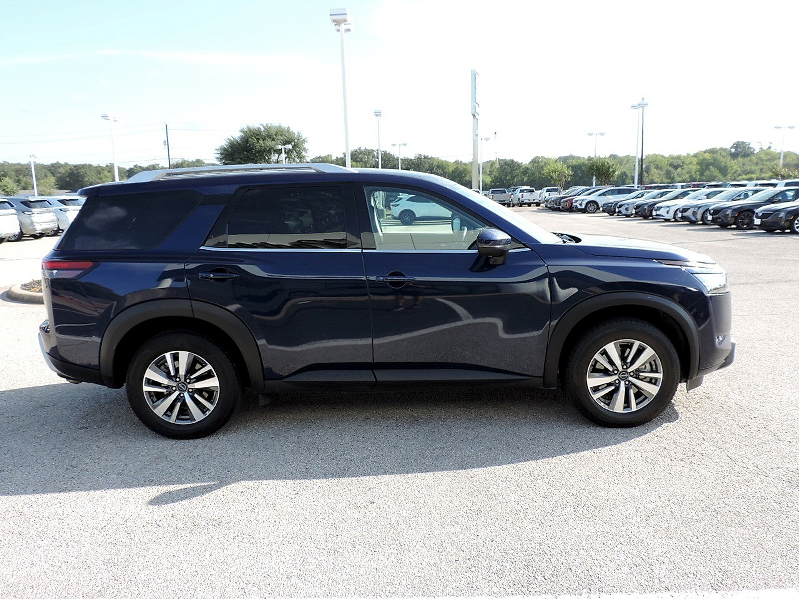 Used 2025 Nissan Pathfinder SL