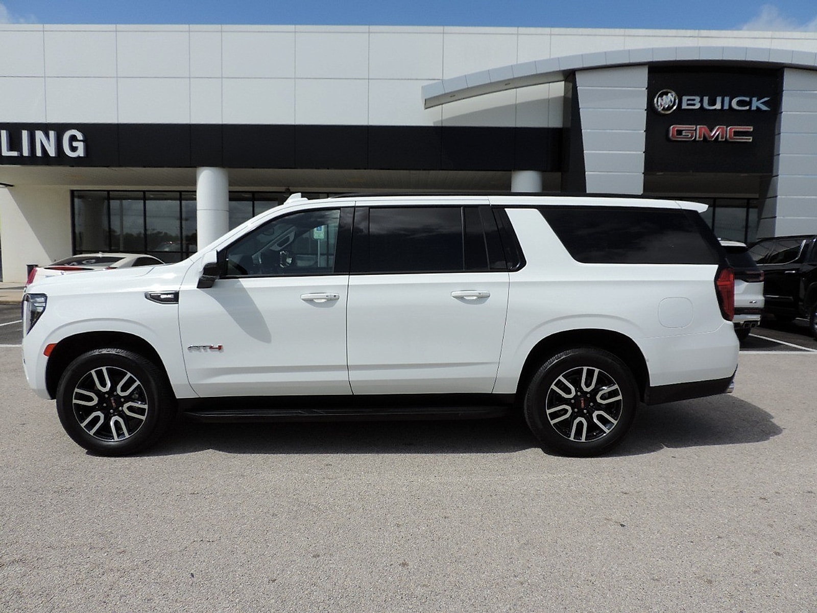 2024 GMC Yukon XL AT4 - Photo 8