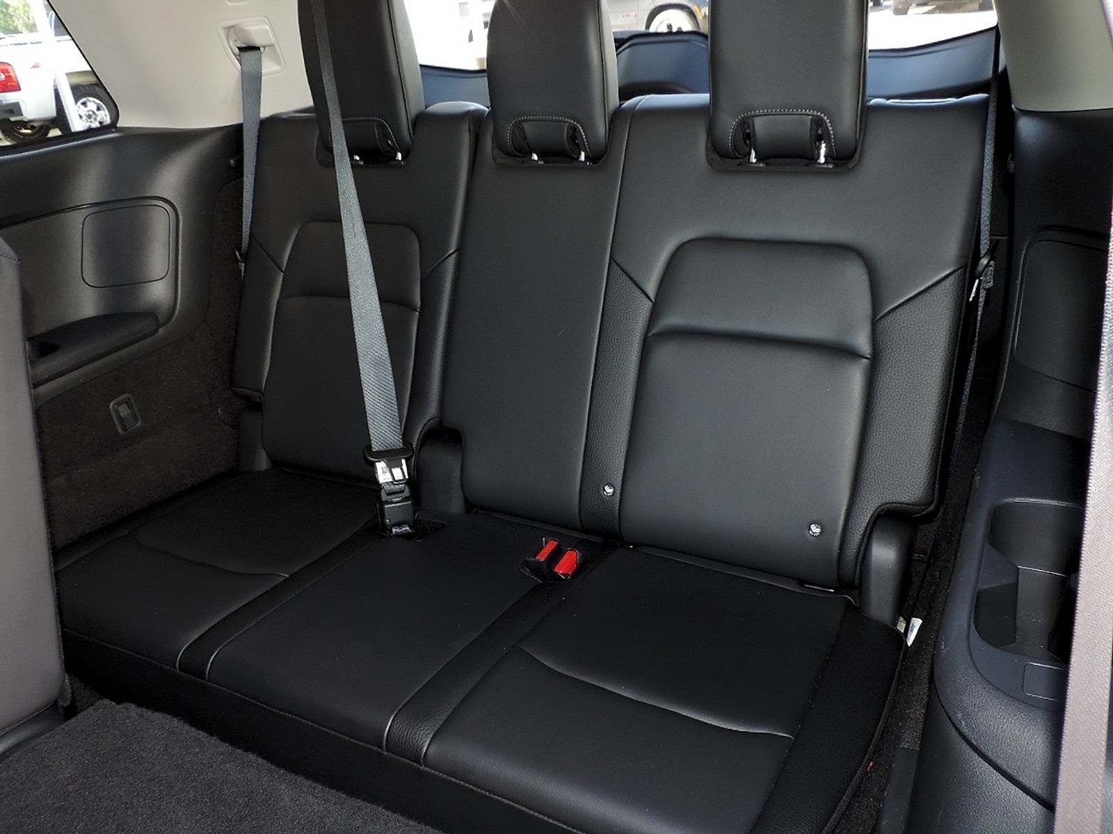 2025 Nissan Pathfinder SL - Photo 14