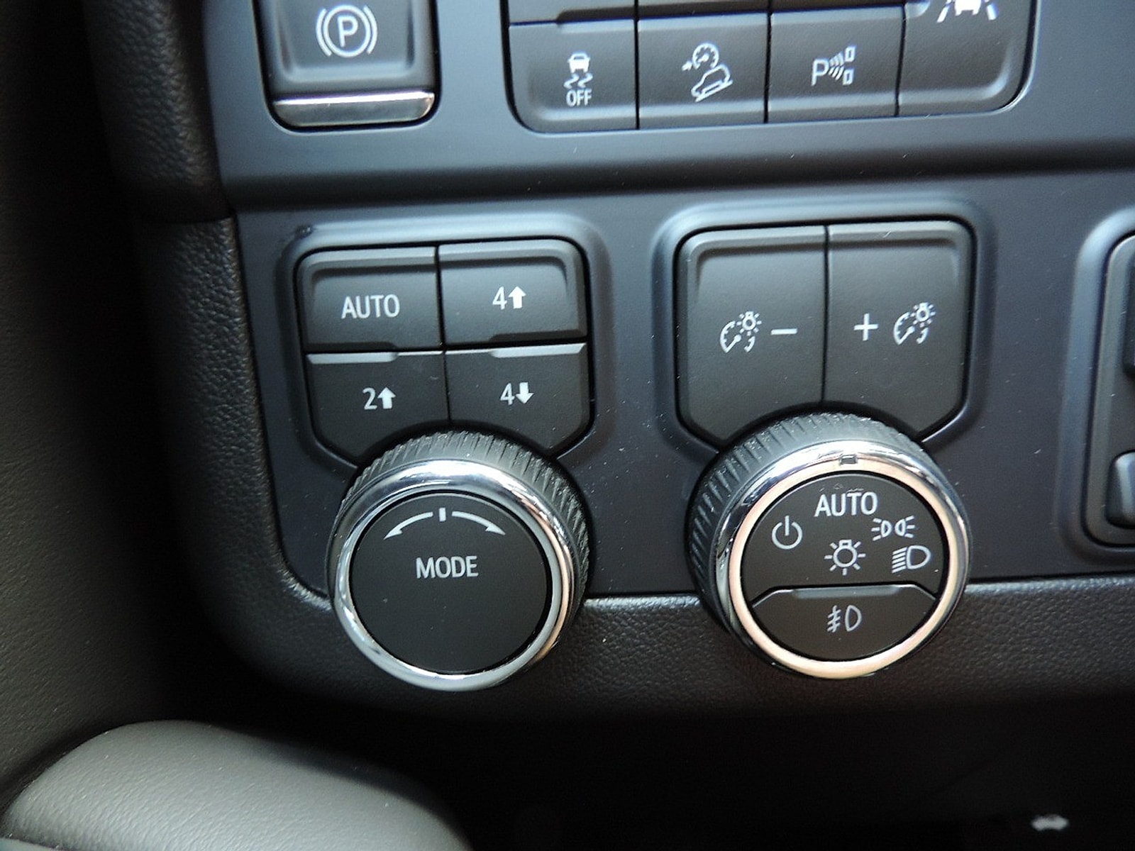 2026 Chevrolet Suburban Premier - Photo 26
