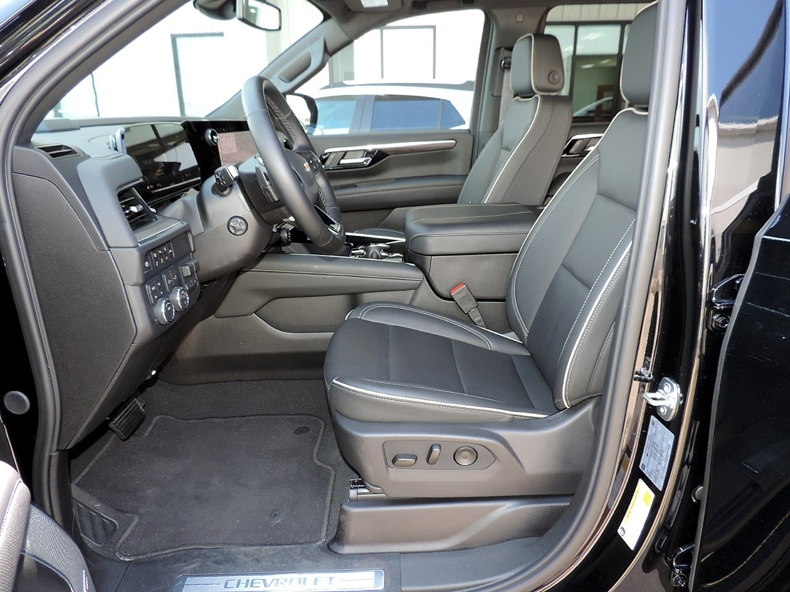 2026 Chevrolet Suburban Premier - Photo 14