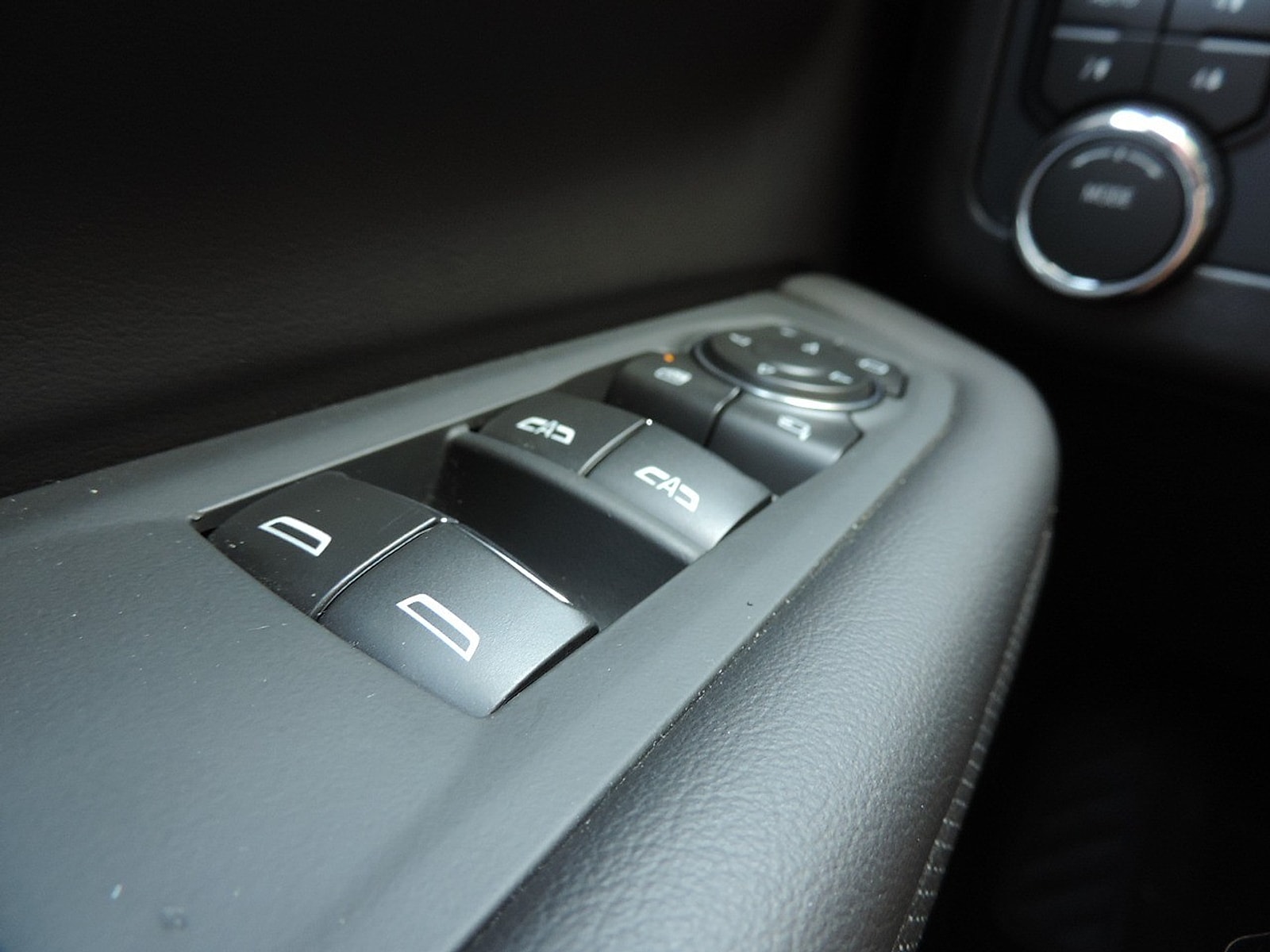 2026 Chevrolet Suburban Premier - Photo 25