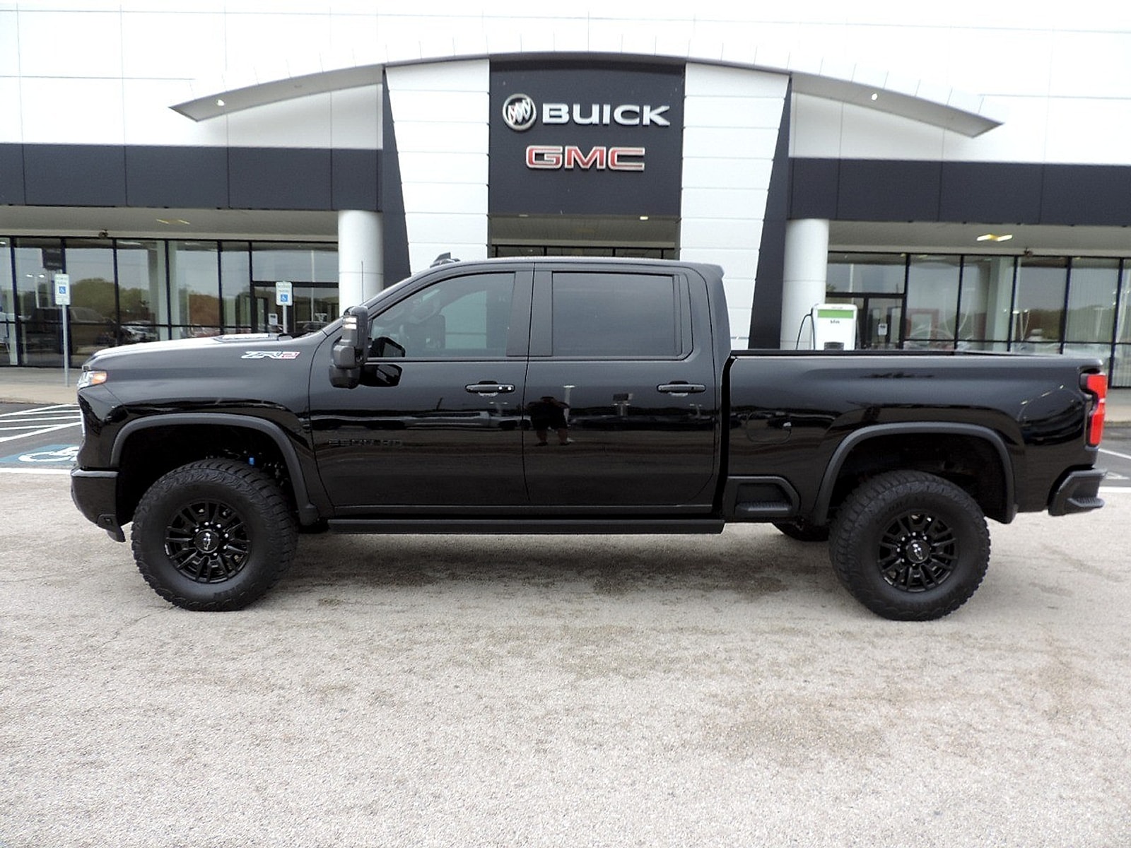 2026 Chevrolet Silverado 2500HD ZR2 - Photo 8