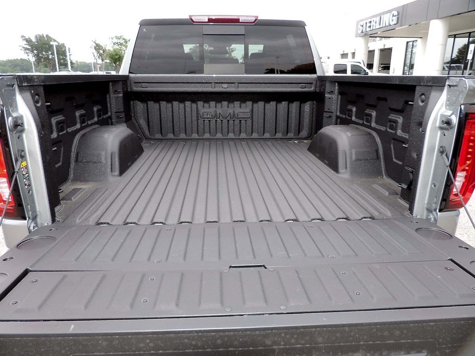 2026 GMC Sierra 1500 SLT - Photo 9