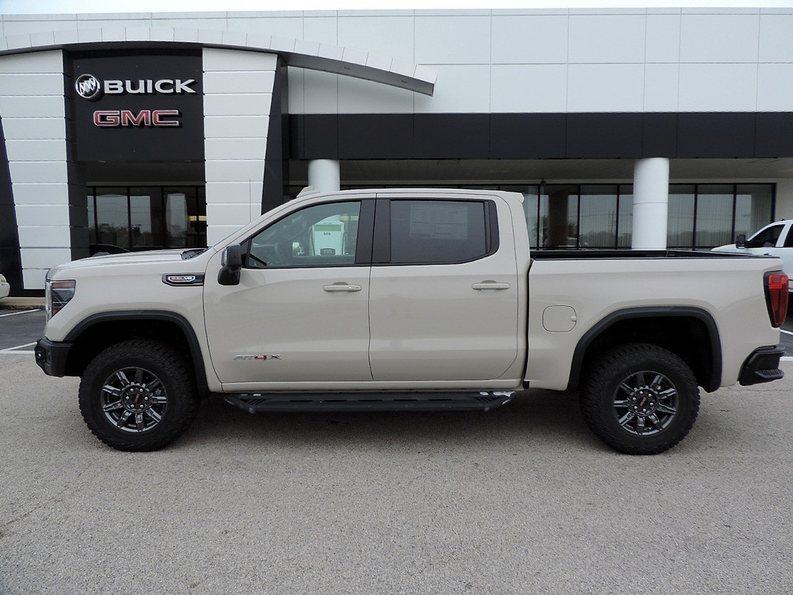 2026 GMC Sierra 1500 AT4X - Photo 8