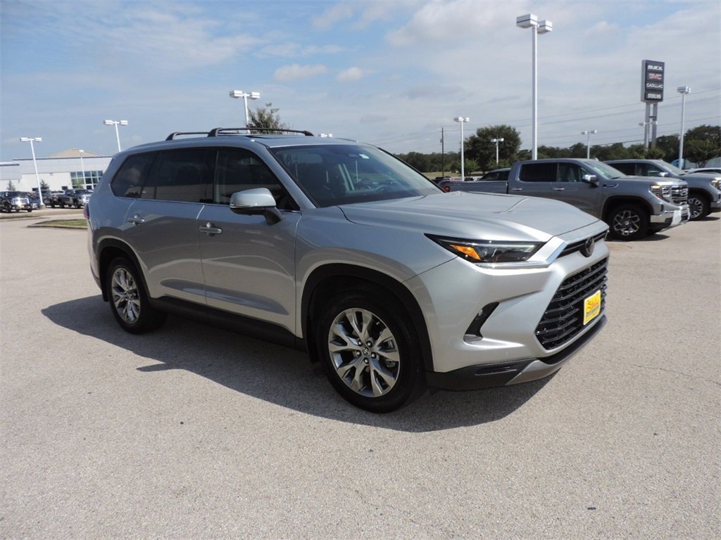 2024 Toyota Grand Highlander XLE photo 3