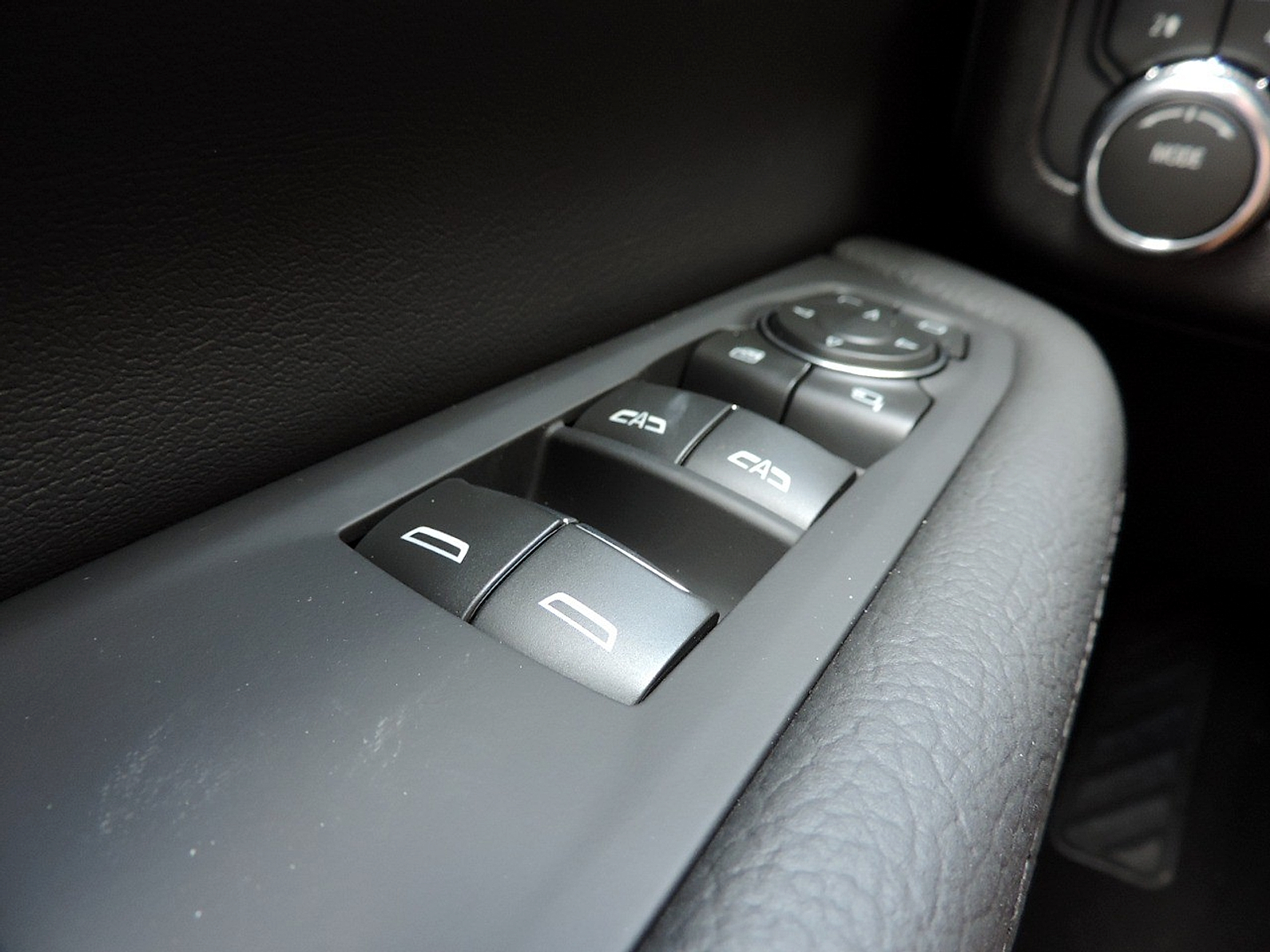 2026 GMC Yukon XL Denali - Photo 28
