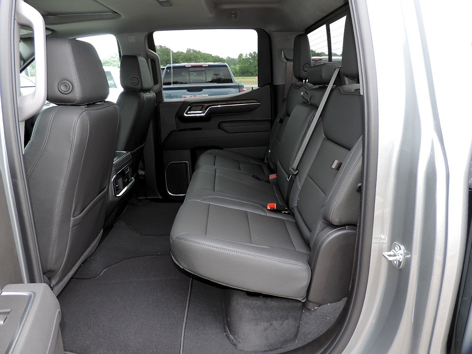 2026 GMC Sierra 1500 SLT - Photo 19