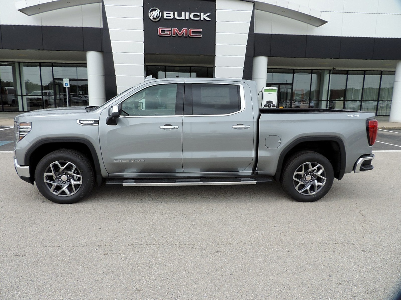 2026 GMC Sierra 1500 SLT - Photo 8