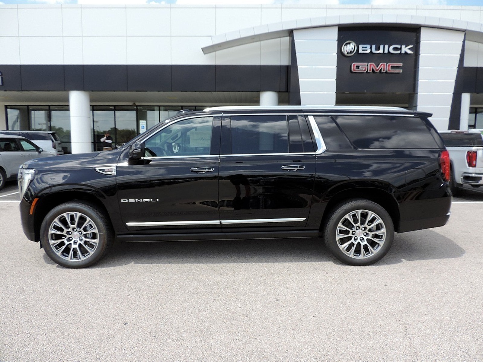 2026 GMC Yukon XL Denali - Photo 8