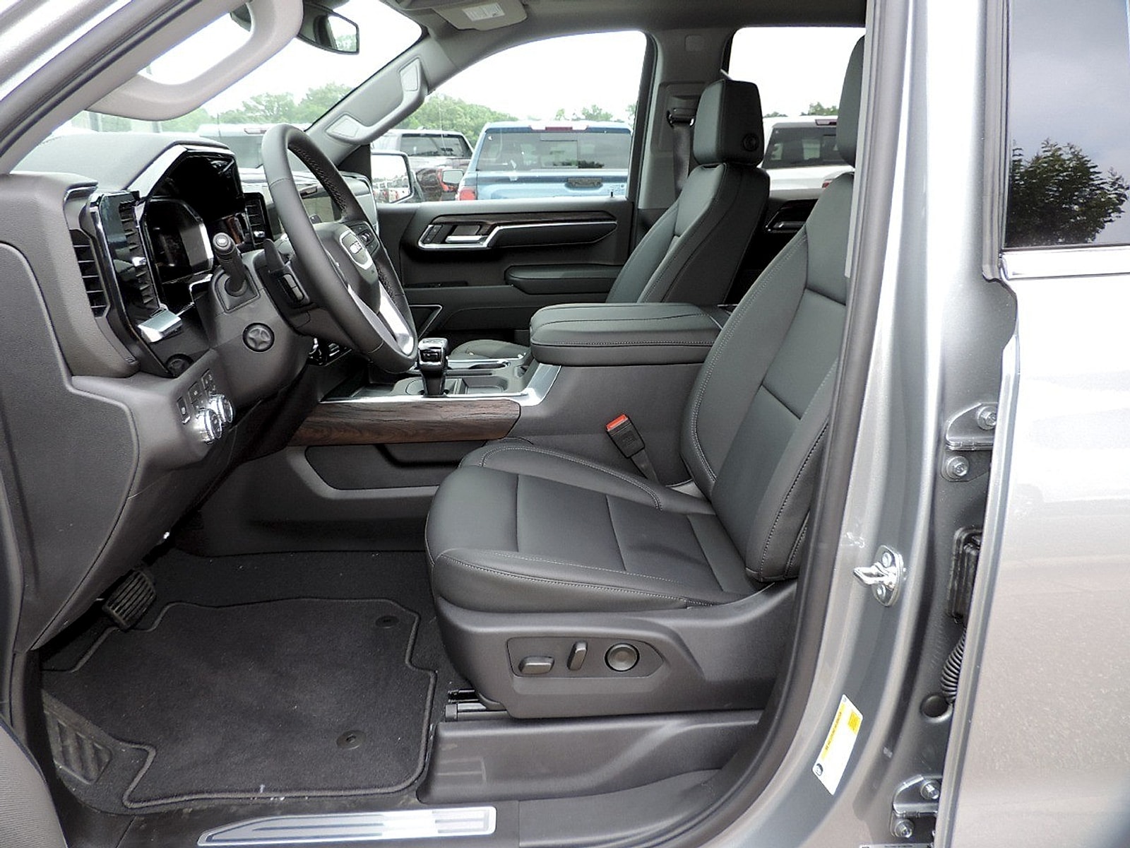2026 GMC Sierra 1500 SLT - Photo 18