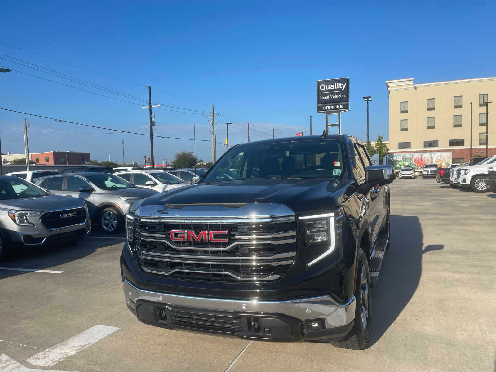 Used 2022 GMC Sierra 1500 SLT with VIN 3GTUUDET4NG638190 for sale in Jennings, LA