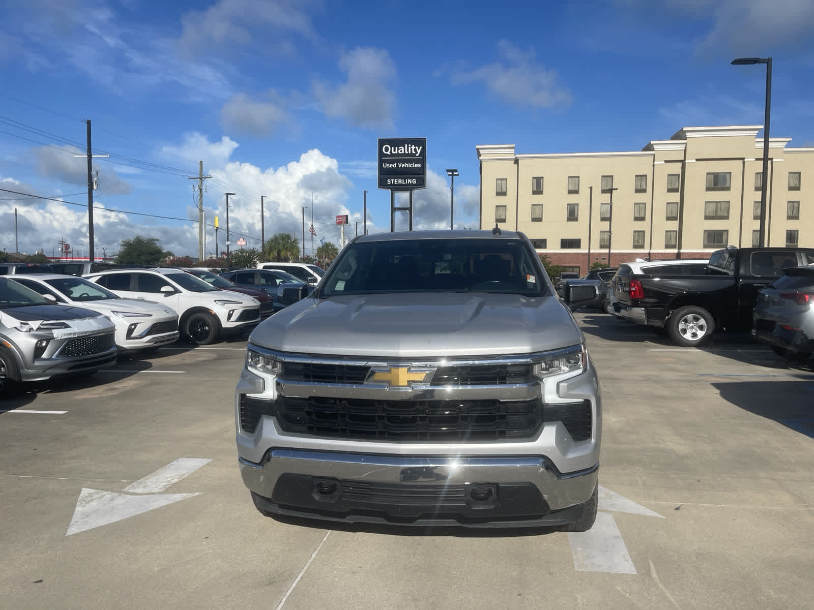 Used 2022 Chevrolet Silverado 1500 LT with VIN 3GCUDDED8NG529885 for sale in Jennings, LA