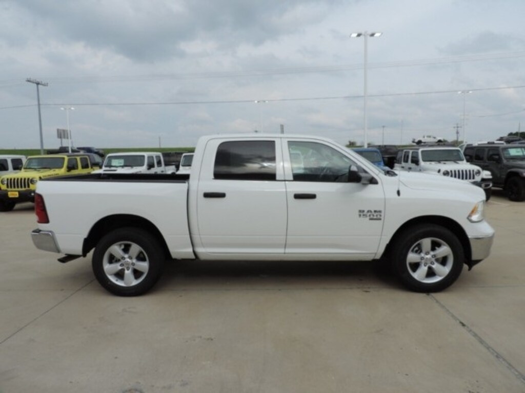 New 2024 Ram 1500 Classic TRADESMAN CREW CAB 4X4 5'7 BOX For Sale Navasota TX