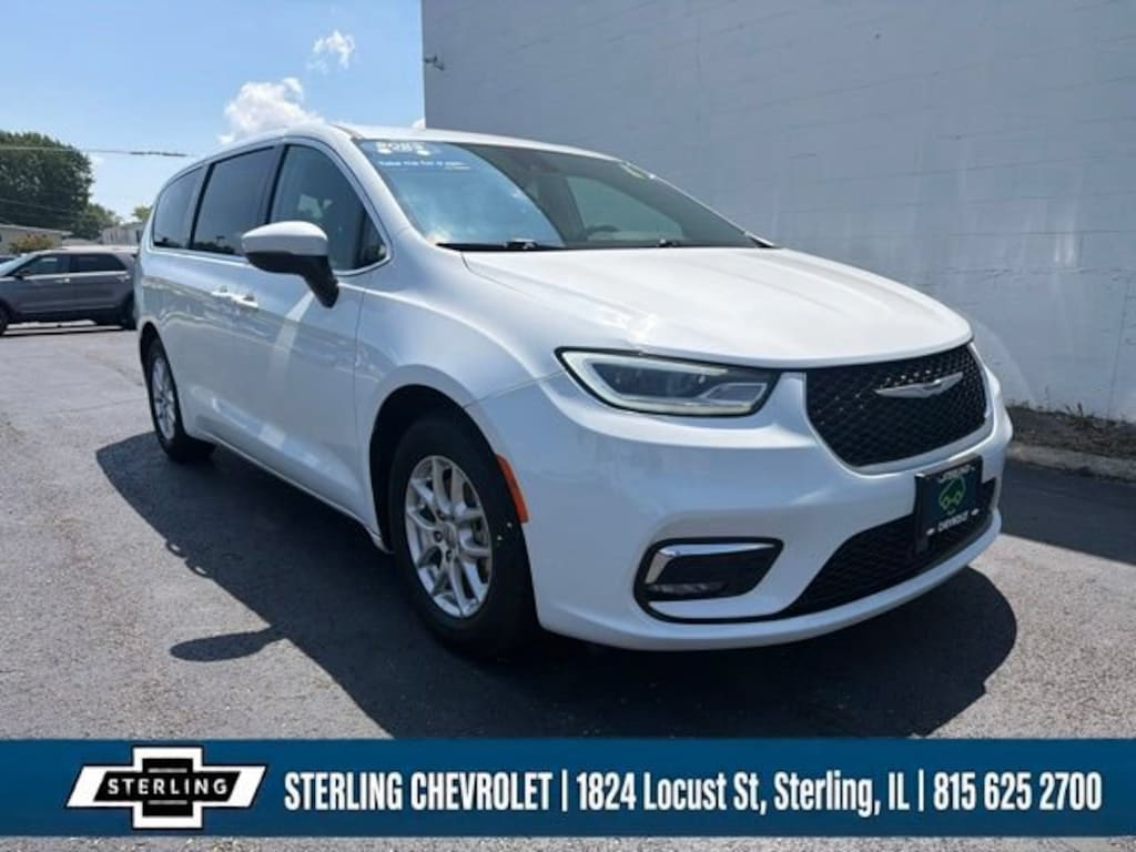 Used 2023 Chrysler Pacifica Touring L Minivan