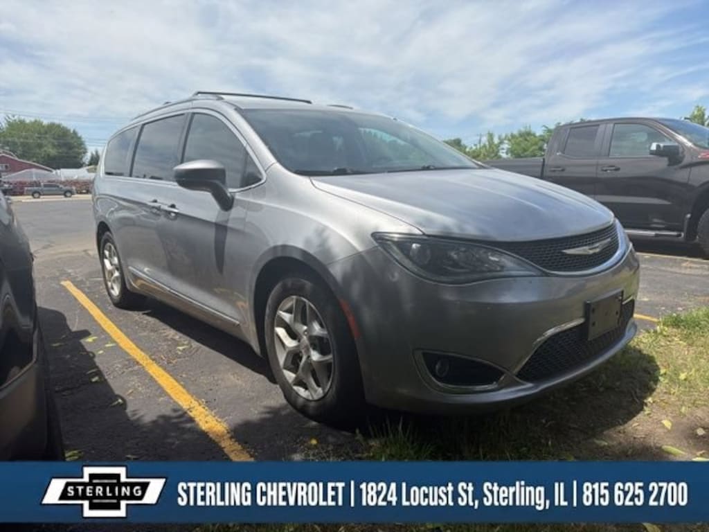 Used 2018 Chrysler Pacifica Touring L Minivan