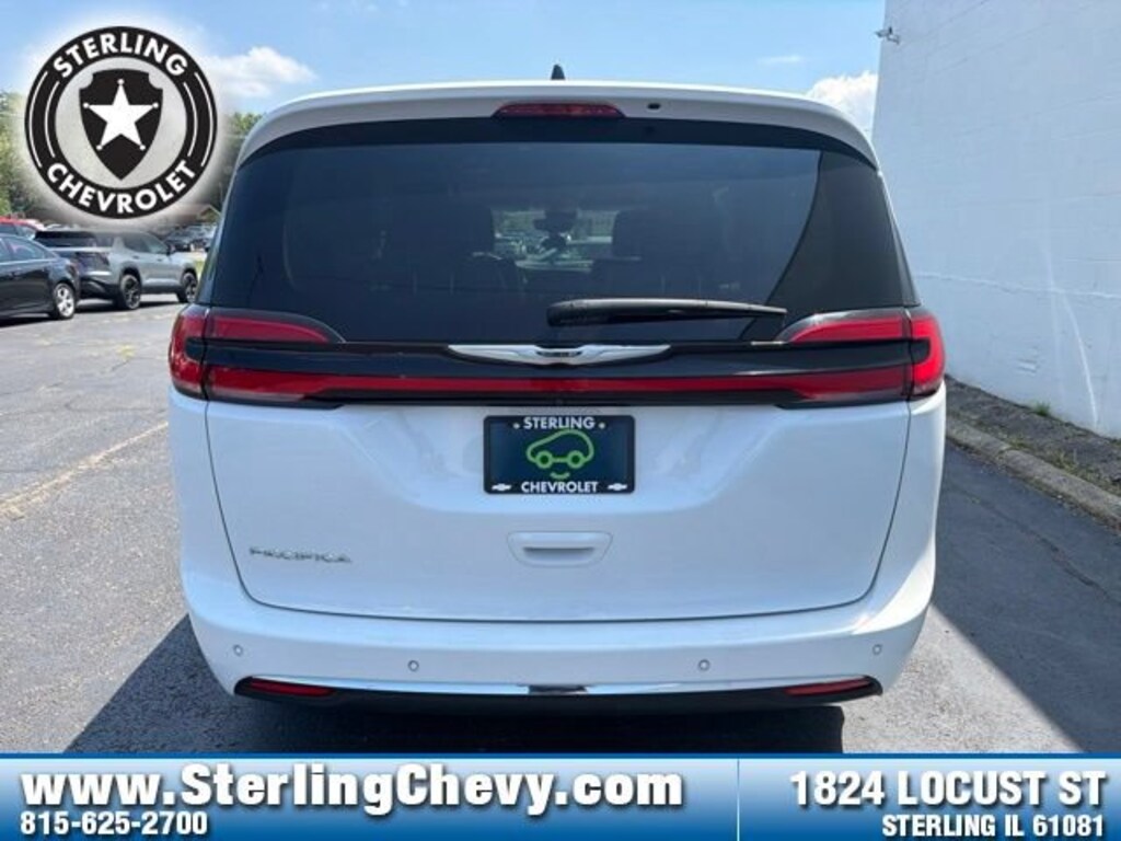 Used 2023 Chrysler Pacifica Touring L Minivan