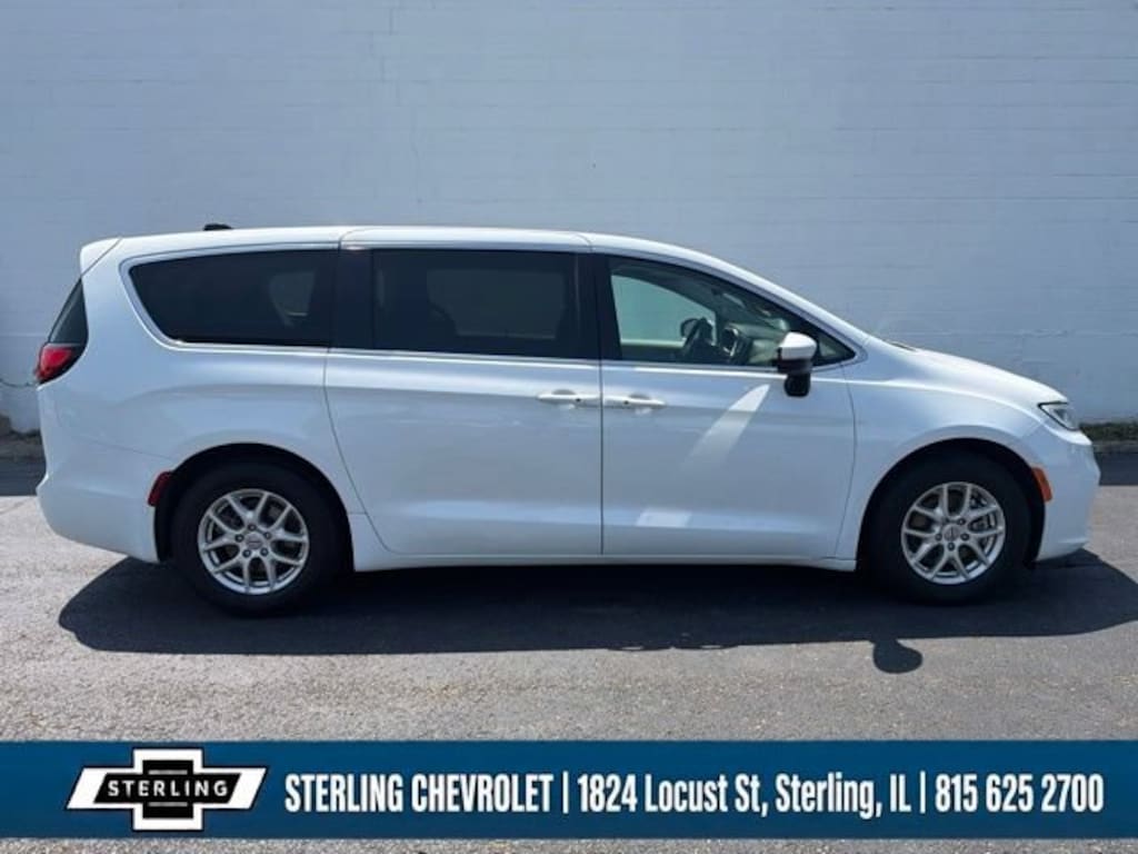 Used 2023 Chrysler Pacifica Touring L Minivan