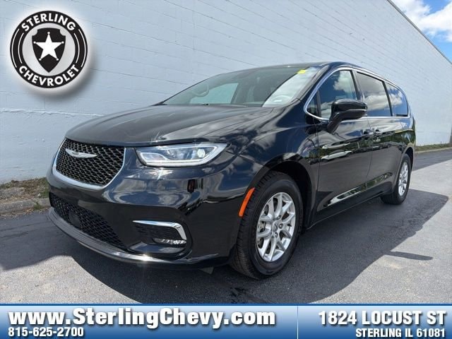 2024 Chrysler Pacifica Touring L's photo