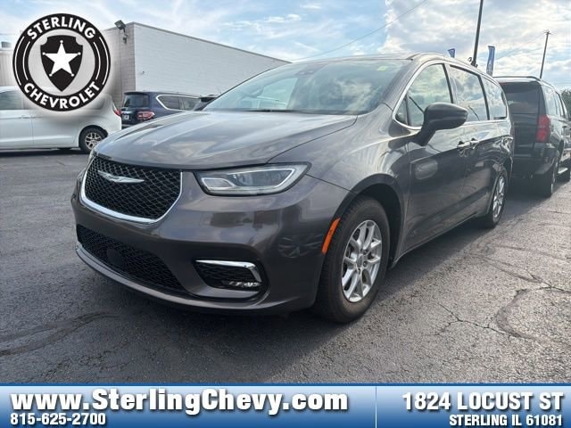 2023 Chrysler Pacifica Touring L's photo