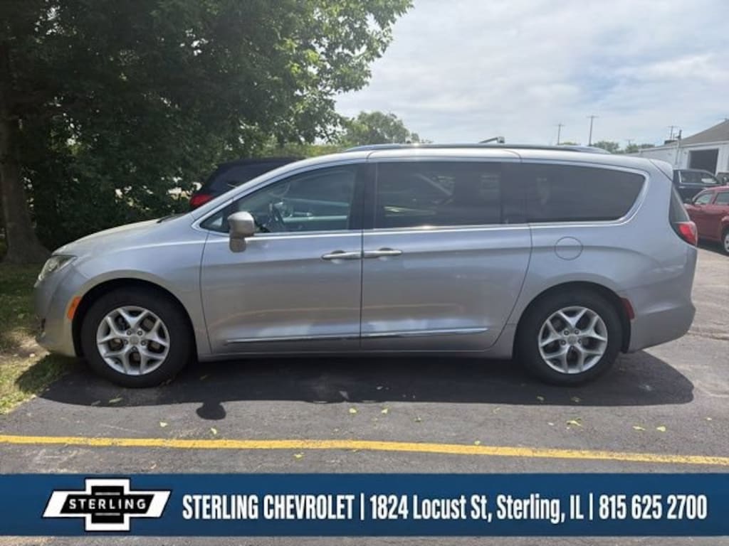 Used 2018 Chrysler Pacifica Touring L Minivan