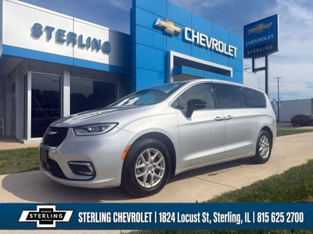 Used 2024 Chrysler Pacifica Touring L