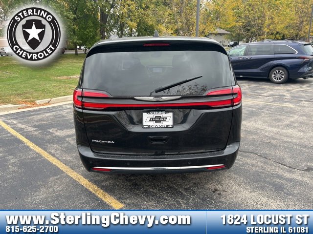 2023 Chrysler Pacifica Touring L photo 4