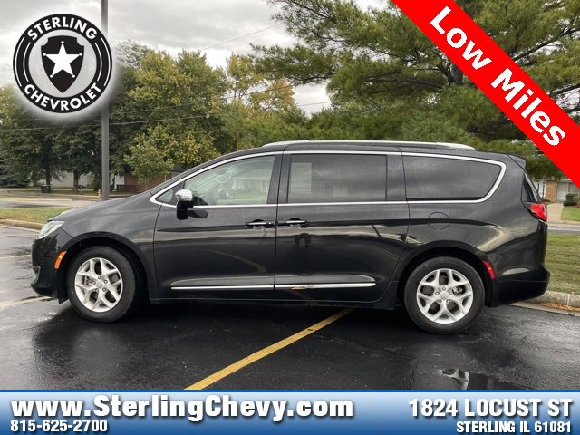 Used 2020 Chrysler Pacifica Limited with VIN 2C4RC1GGXLR171453 for sale in Sterling, IL